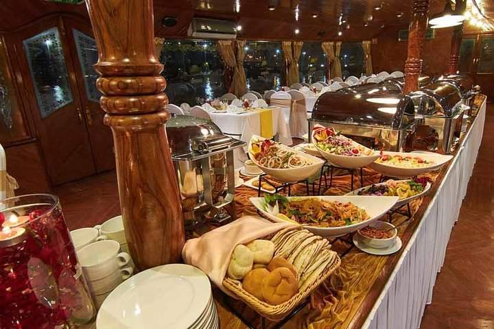 the best dhow cruise dinner with best tourism company in dubai