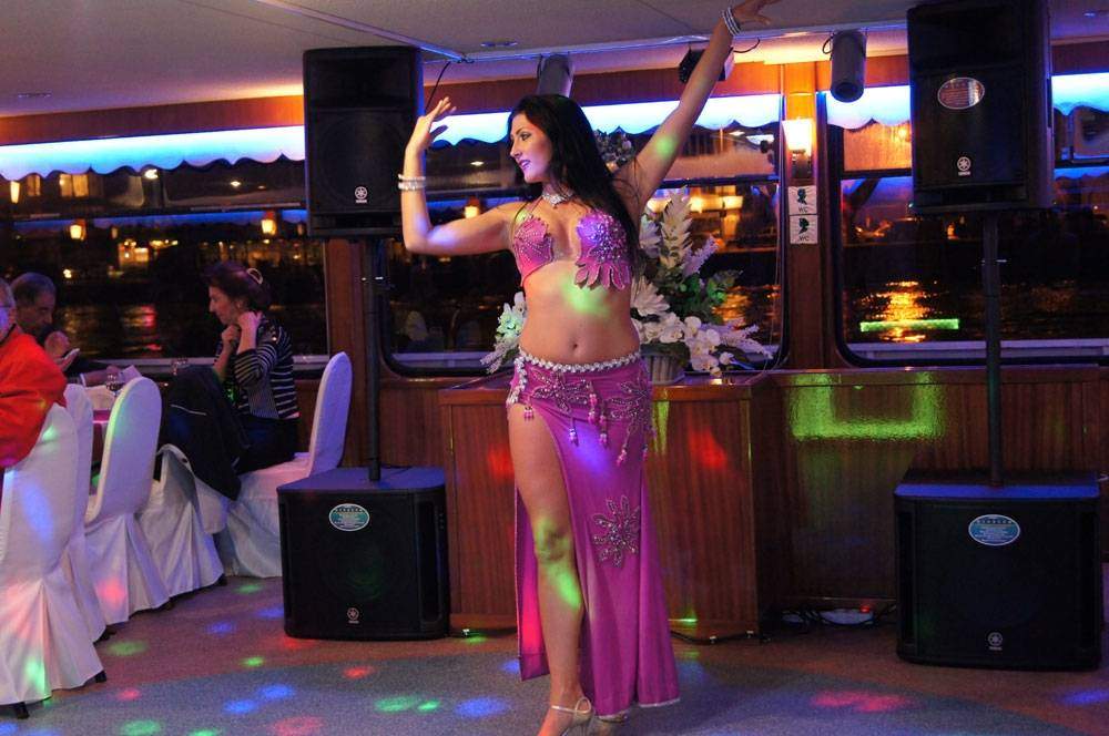 live belly dance on dhow cruise dubai