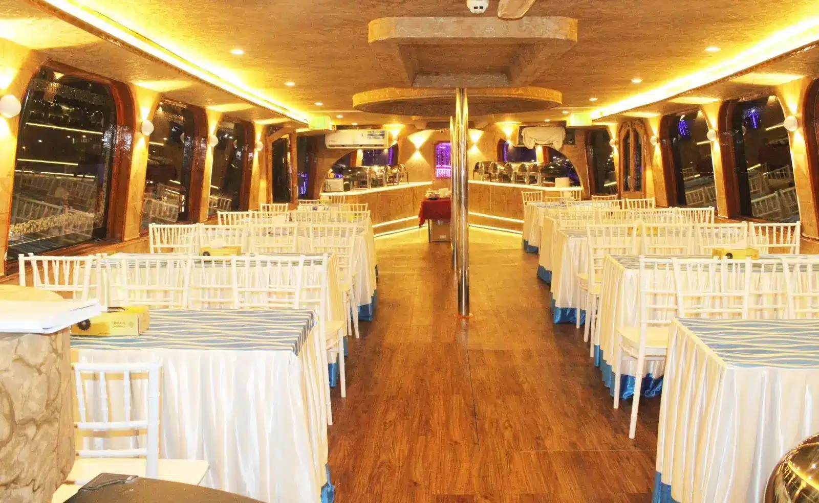 lower deck siting of floating restaurant